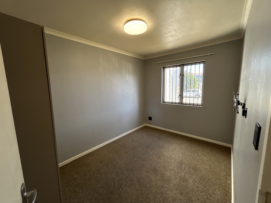To Let 2 Bedroom Property for Rent in Royal Ascot Western Cape